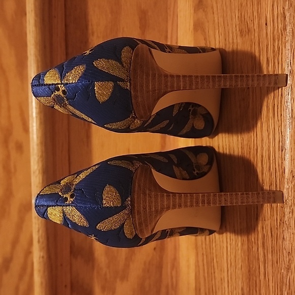 New In Box Nine West "NW Tatiana" Blue Gold Bee Pumps 9.5 - Picture 8 of 11